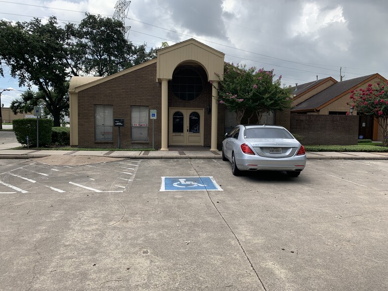 11111 Jones Rd, Houston, TX for sale - Building Photo - Image 1 of 22