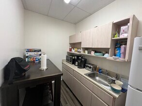 4003-4015 NE 6th Ave, Oakland Park, FL for lease Interior Photo- Image 2 of 15