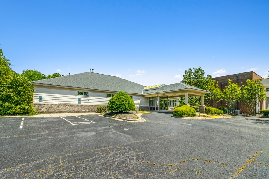 700 Sunset Ave, Asheboro, NC for lease - Building Photo - Image 2 of 15