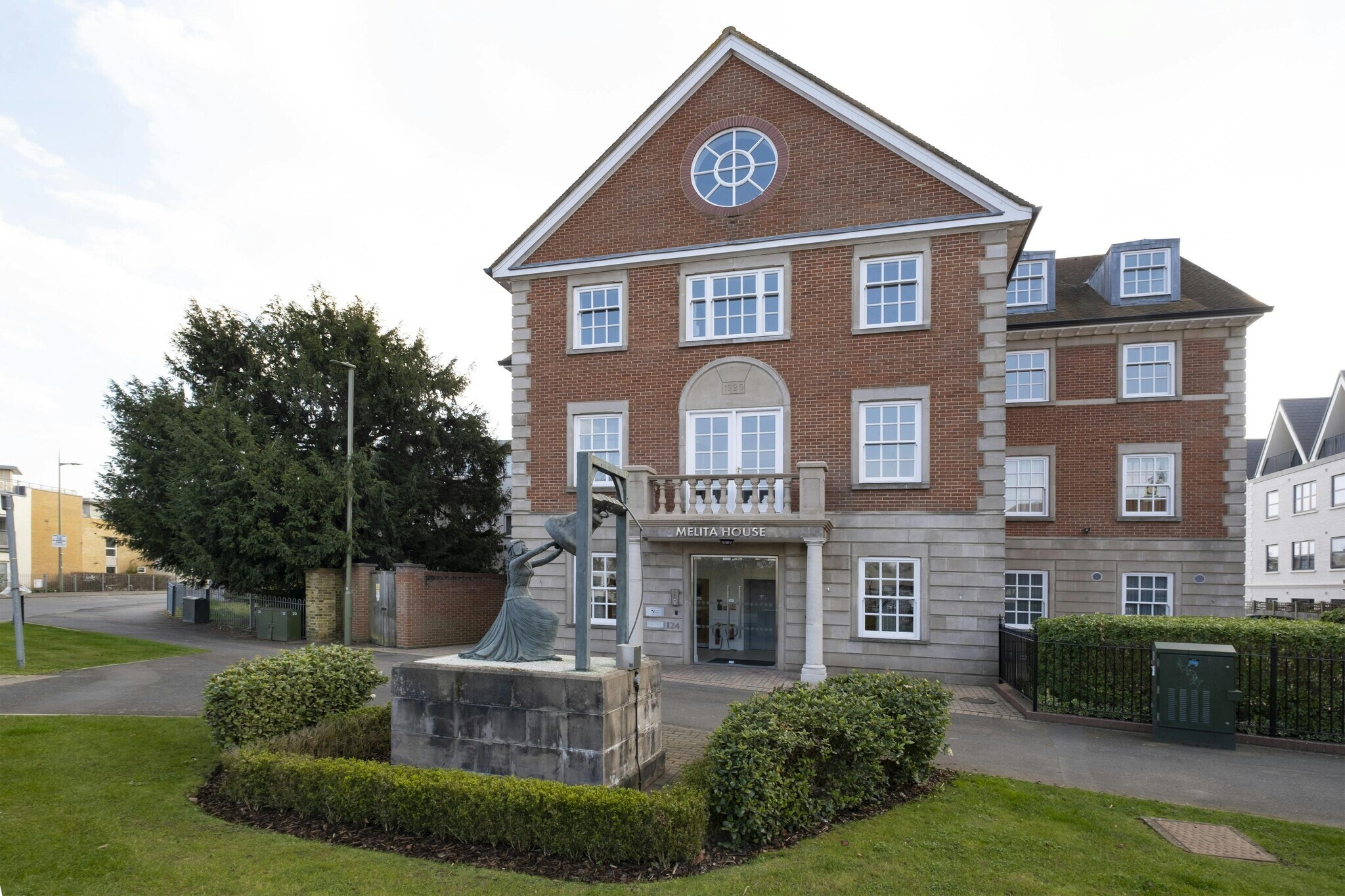 124 Bridge Rd, Chertsey for lease Building Photo- Image 1 of 14