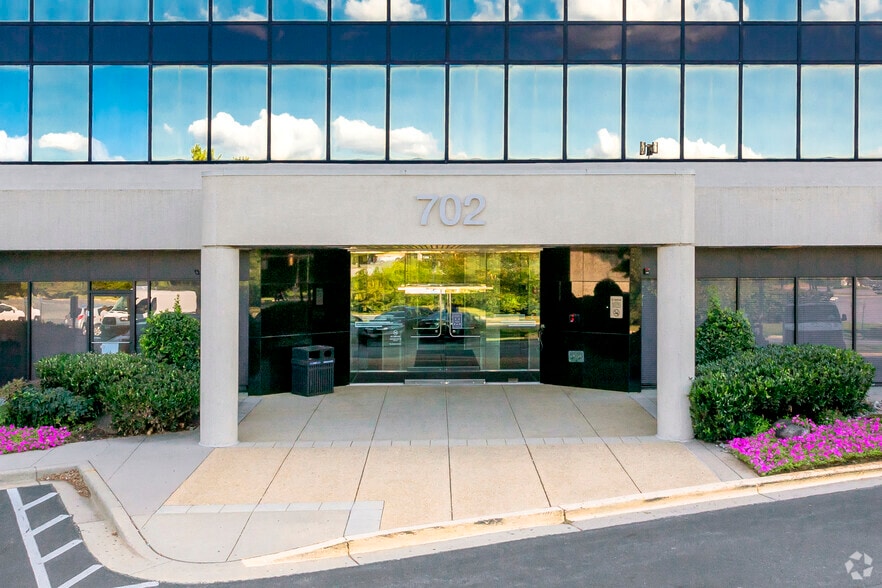 702 Russell Ave, Gaithersburg, MD for lease - Building Photo - Image 2 of 7