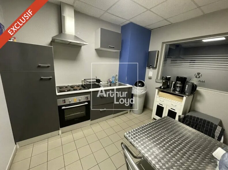 Office in Fontainebleau for sale - Building Photo - Image 3 of 4