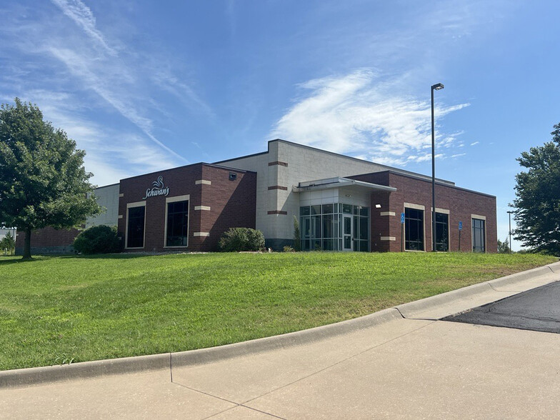 3900 E 12th Ave, Winfield, KS for sale - Building Photo - Image 1 of 10