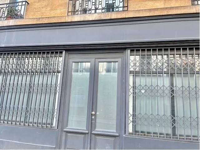 Retail in Paris for lease Building Photo- Image 1 of 5