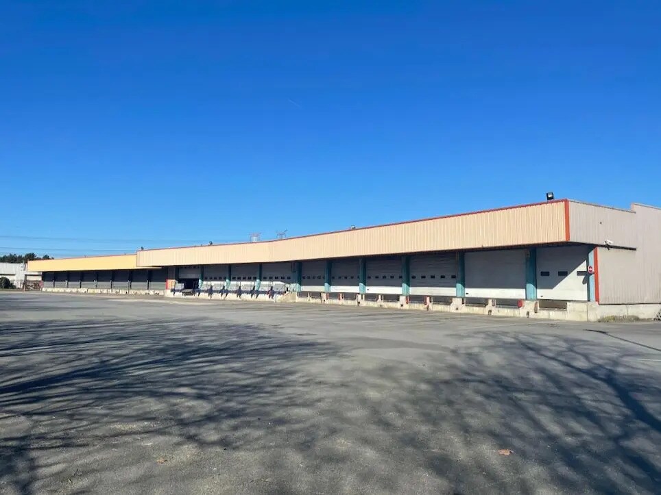 Office in Collégien for lease Building Photo- Image 1 of 9