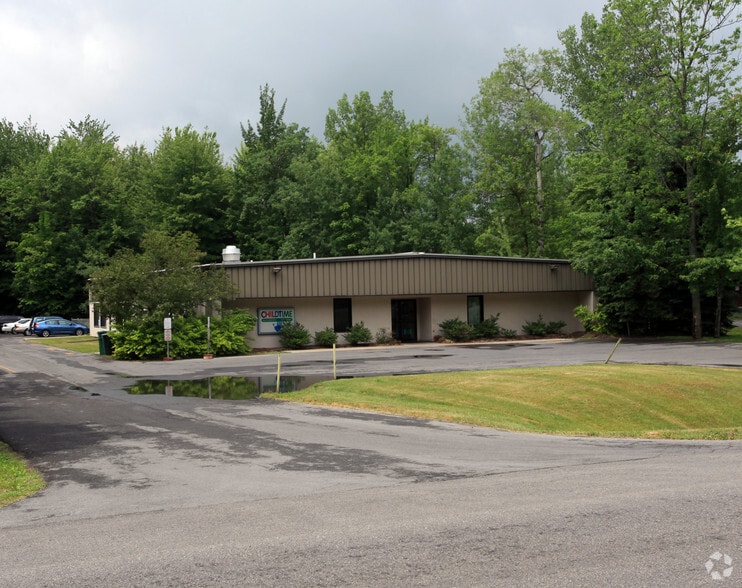 8439 Loop Rd, Baldwinsville, NY for sale - Primary Photo - Image 1 of 1