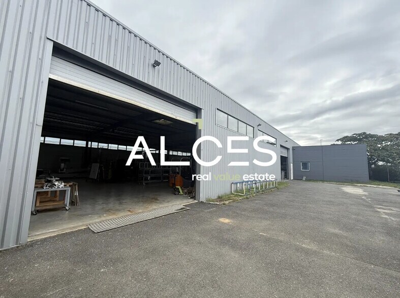 Flex in VILLENAVE-D'ORNON for sale - Building Photo - Image 1 of 3