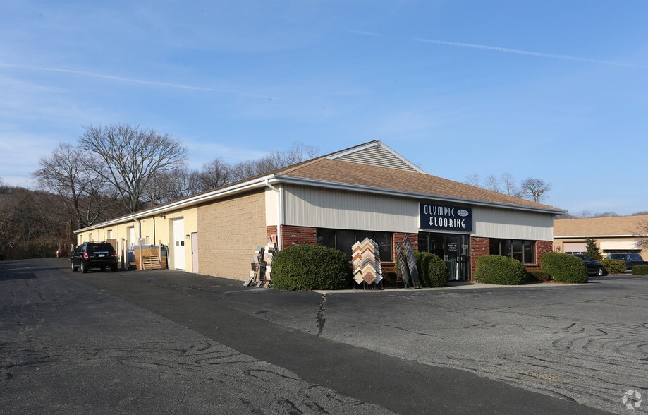 323 Boston Post Rd, Old Saybrook, CT for sale - Primary Photo - Image 1 of 1
