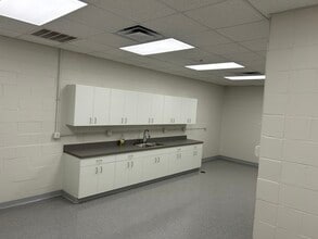 4000-4024 Precision Dr, Cincinnati, OH for sale Interior Photo- Image 2 of 9