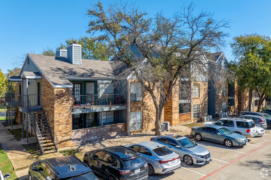 2216 Plum Ln, Arlington, TX for sale - Primary Photo - Image 1 of 1