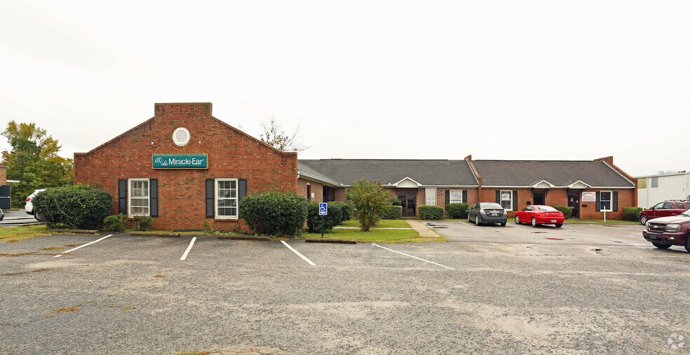 905 W Dekalb St, Camden, SC 29020