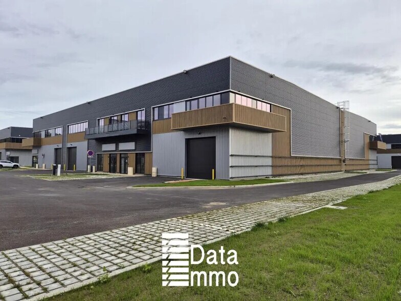 Industrial in Chalifert for lease - Building Photo - Image 1 of 7