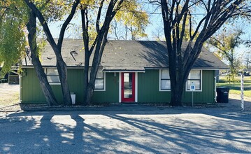 205 Taylor St, Hutto, TX for lease Building Photo- Image 1 of 7