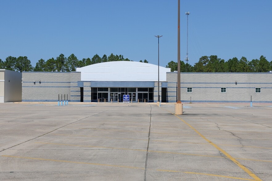 3943 Denny Ave, Pascagoula, MS for lease - Primary Photo - Image 1 of 45
