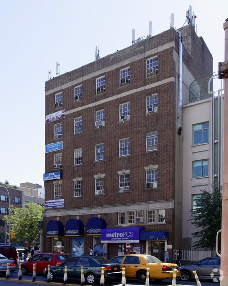 237 First Ave, New York, NY for lease - Building Photo - Image 3 of 6