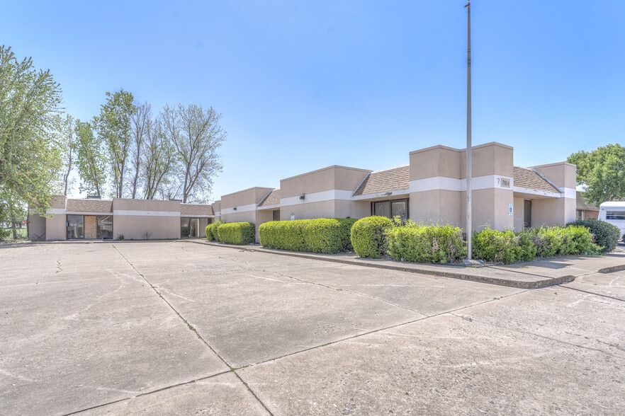 7814 NW 94th St, Oklahoma City, OK for sale - Building Photo - Image 2 of 4