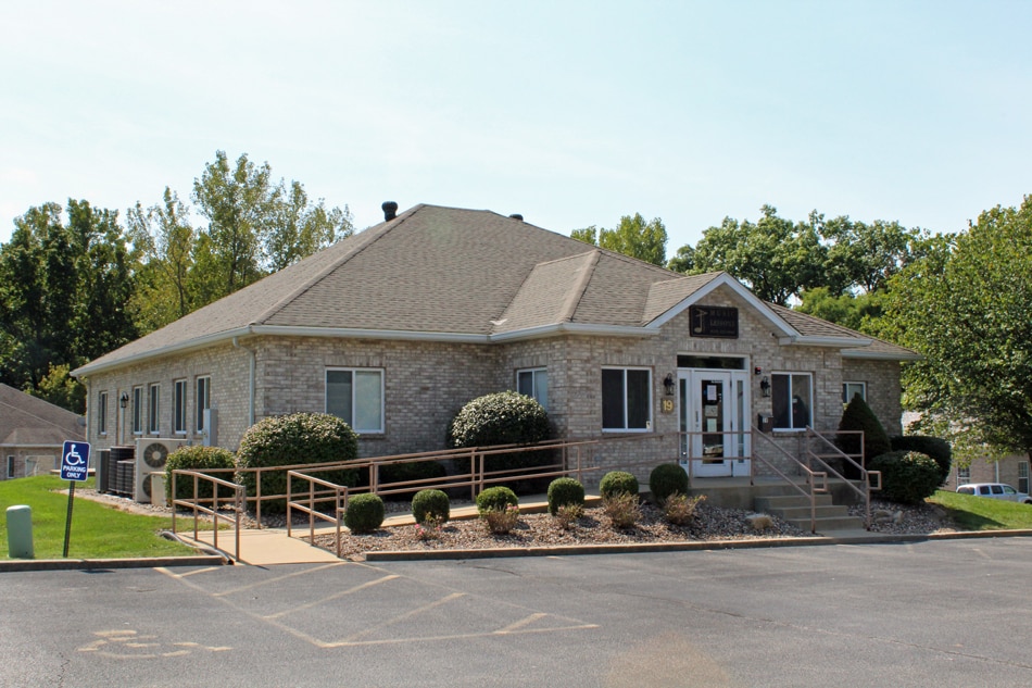 19 Emerald Ter, Swansea, IL for lease Building Photo- Image 1 of 14