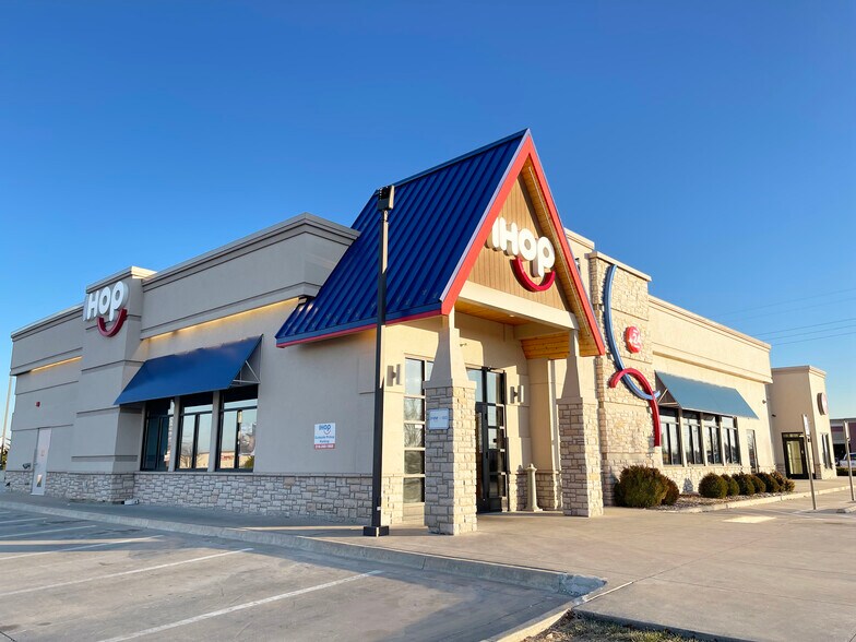 1906 N Rock Rd, Derby, KS for lease - Building Photo - Image 2 of 9