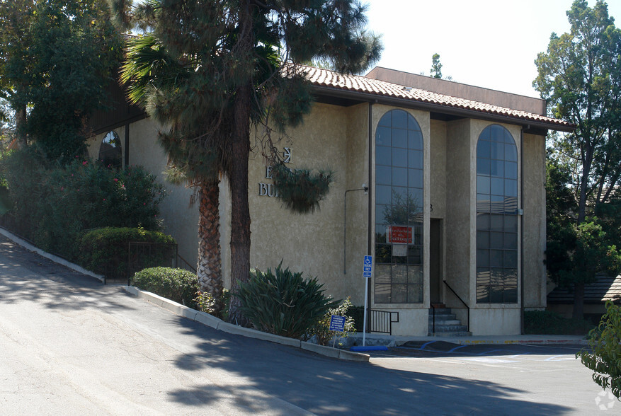 258 Lombard St, Thousand Oaks, CA for lease - Primary Photo - Image 1 of 9