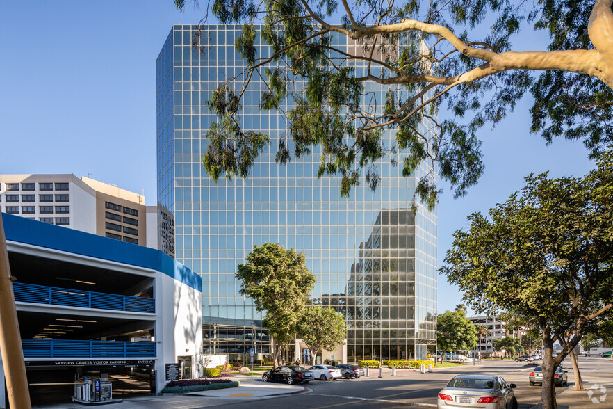 6033 W Century Blvd, Los Angeles, CA for lease - Building Photo - Image 2 of 4