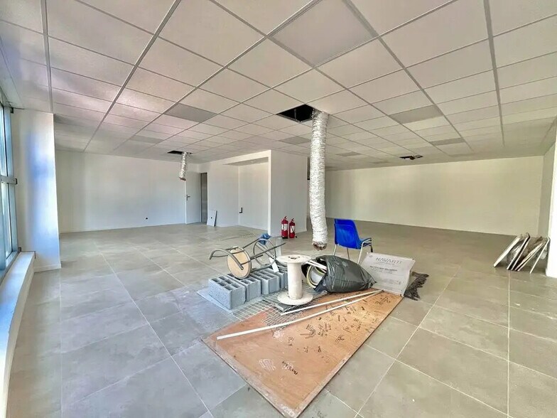 Office in Villeneuve-Loubet for lease - Building Photo - Image 2 of 4