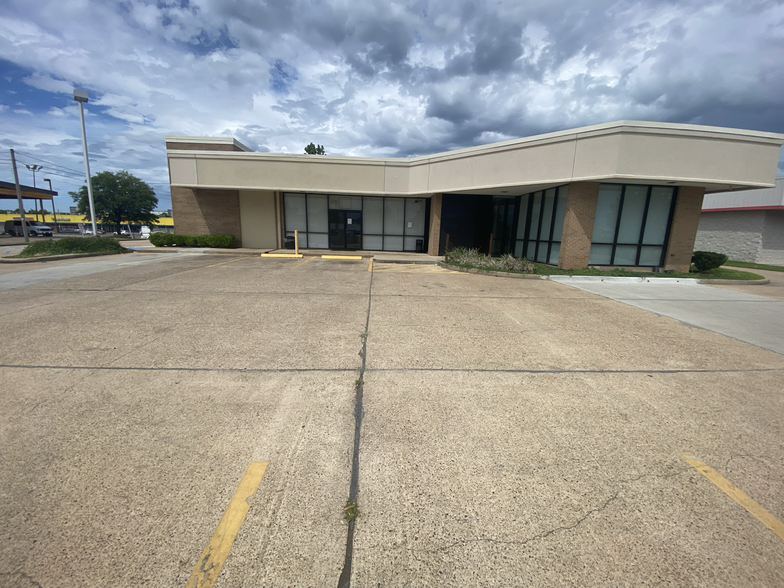 1927 N Market St, Shreveport, LA for lease - Building Photo - Image 1 of 15