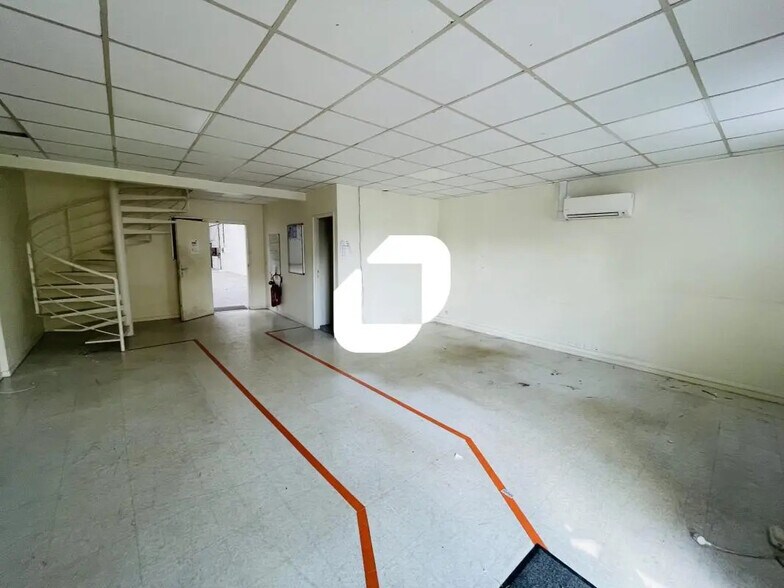 Office in Pontault-Combault for lease - Interior Photo - Image 2 of 4