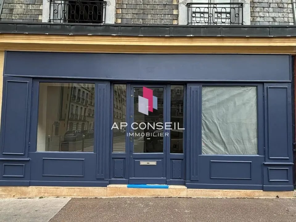 Retail in Versailles for lease Building Photo- Image 1 of 4