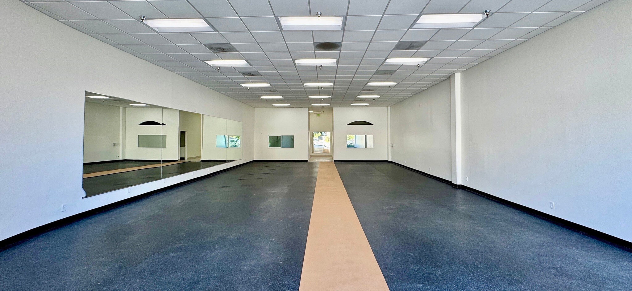 21720-21732 Ventura Blvd, Woodland Hills, CA for lease Building Photo- Image 1 of 5