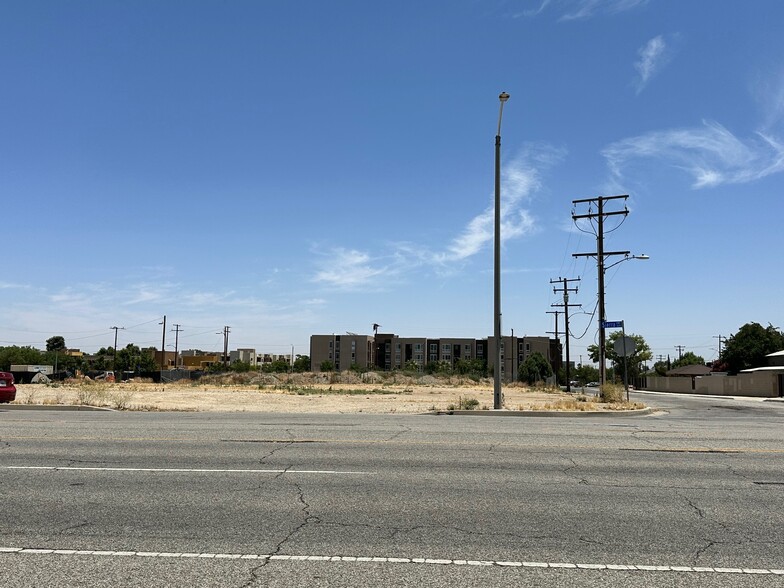 38206 Sierra Hwy, Palmdale, CA for sale - Building Photo - Image 1 of 9