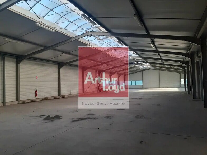 Industrial in Troyes for lease - Interior Photo - Image 1 of 10