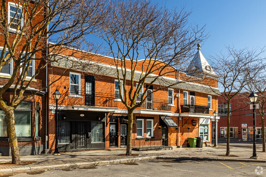 1-9 Pl Du Marché, Saint-jean-sur-richelieu, QC for sale - Building Photo - Image 3 of 4