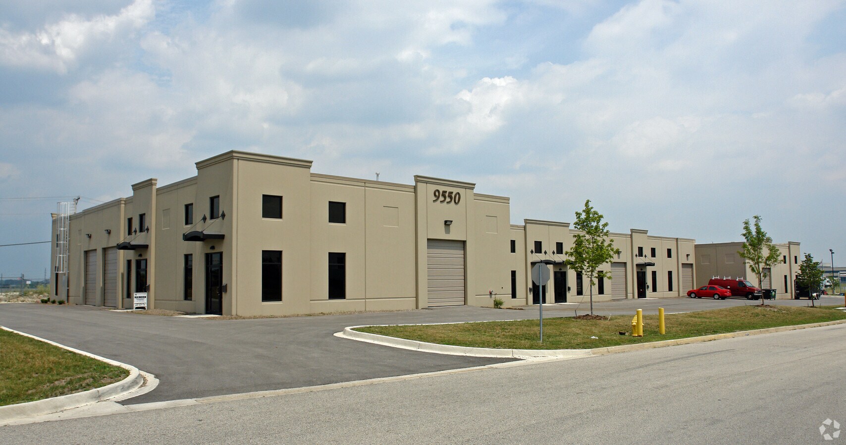 9550 W Sergo Dr, McCook, IL 60525