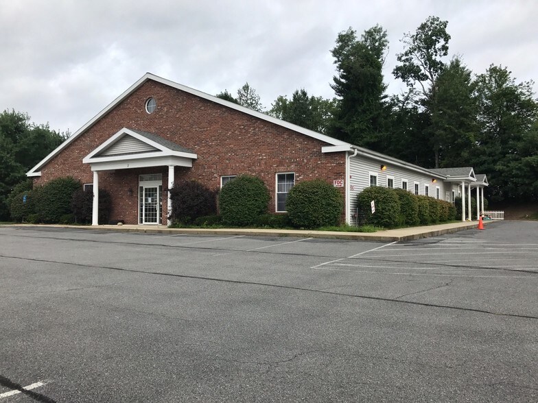 1 Halfmoon Executive Park Dr, Clifton Park, NY for sale - Building Photo - Image 1 of 1