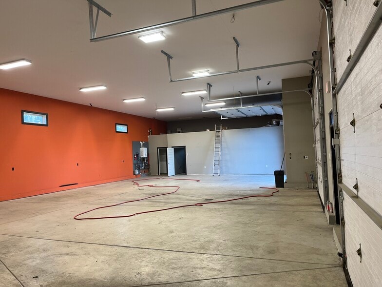 6304 Moncton Dr, Hamburg, NY for lease - Building Photo - Image 2 of 6