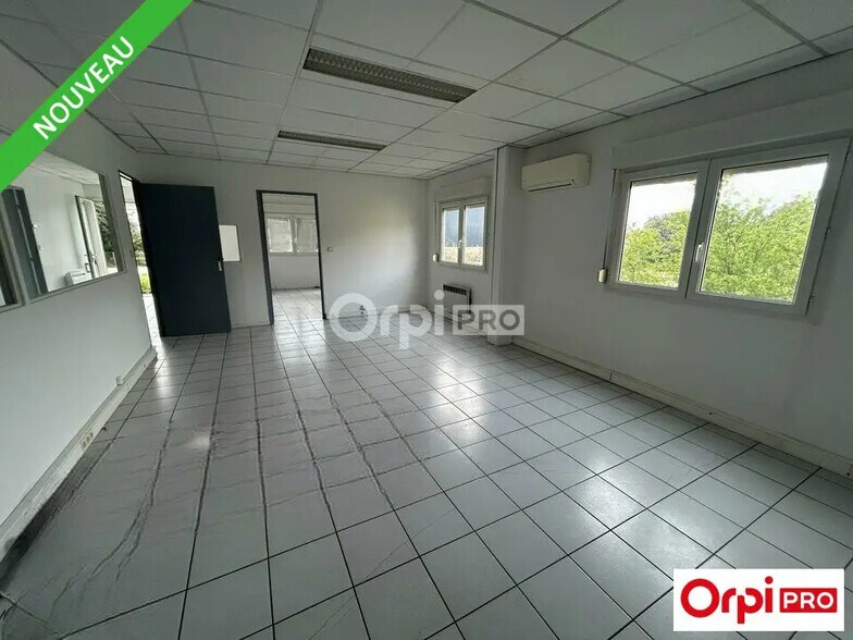 Flex in Malataverne for lease - Interior Photo - Image 3 of 5