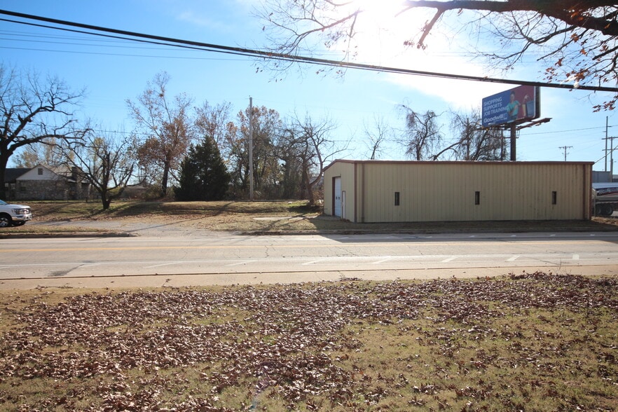 2318 Charles Page Blvd, Tulsa, OK for sale - Building Photo - Image 3 of 11