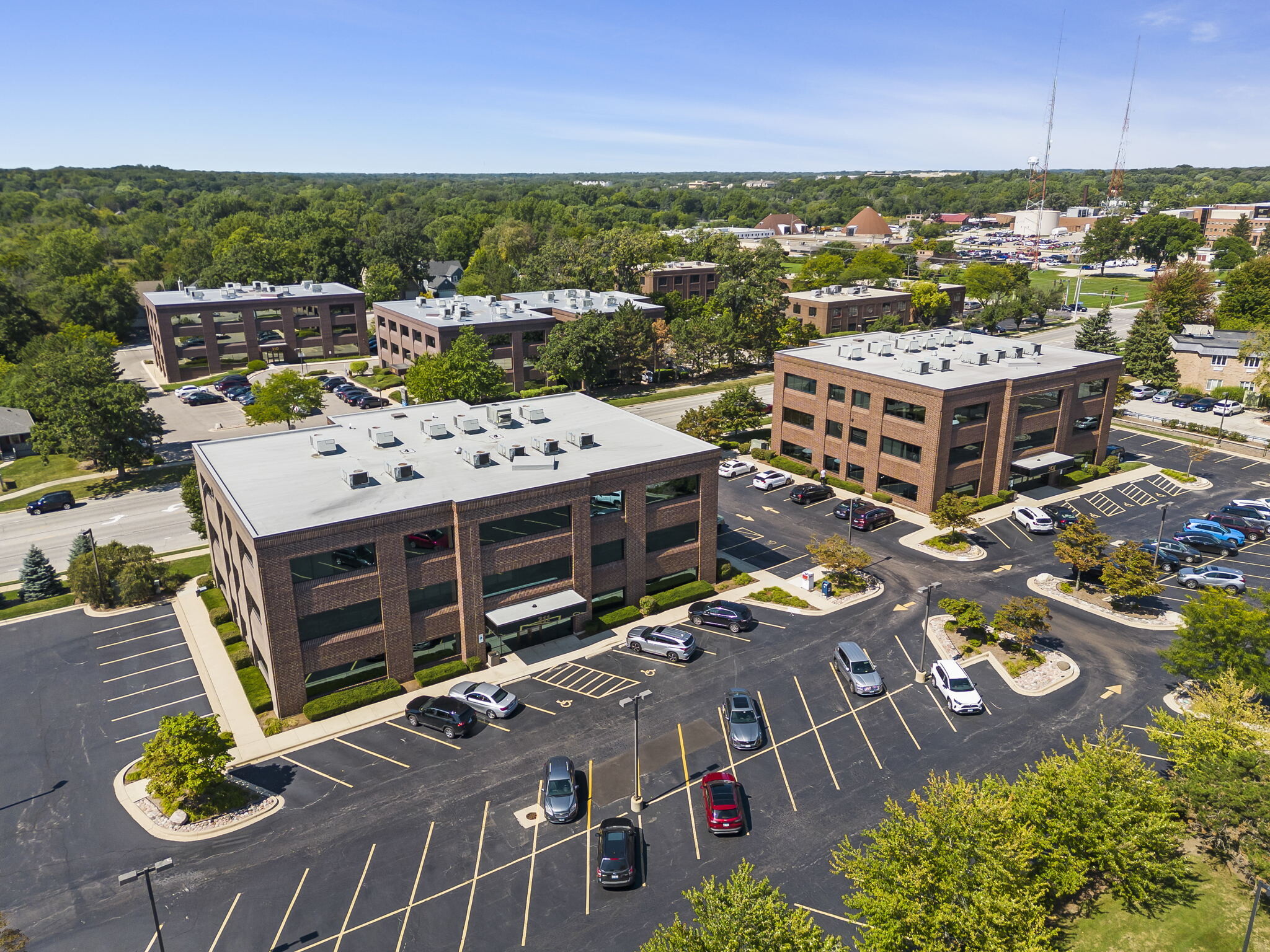 290-300 S County Farm Rd, Wheaton, IL for lease Building Photo- Image 1 of 8