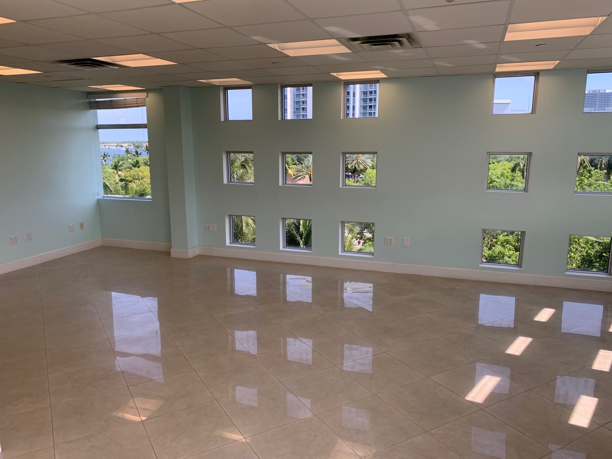 17501 Biscayne Blvd, Aventura, FL for sale Building Photo- Image 1 of 1