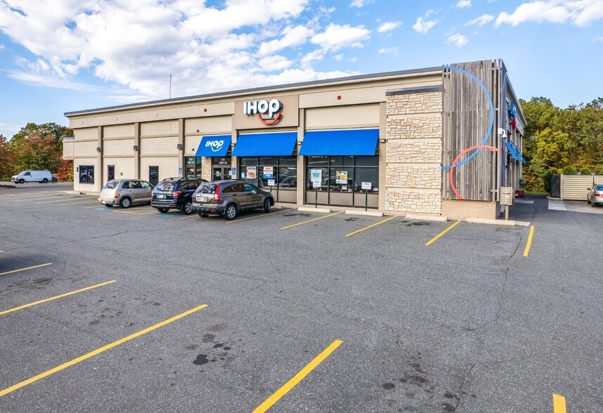 380 Cooley St, Springfield, MA for lease - Building Photo - Image 3 of 8