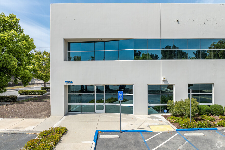 1115 Research Dr, Redlands, CA for lease - Building Photo - Image 2 of 15