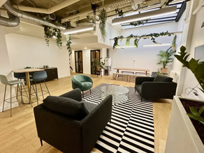 Office in Paris for lease Interior Photo- Image 1 of 4