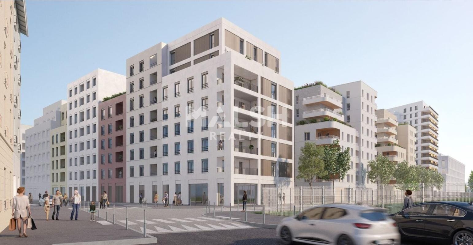 Retail in Lyon for lease Building Photo- Image 1 of 3