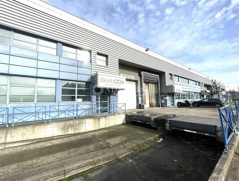 Flex in La Courneuve for lease - Building Photo - Image 3 of 6