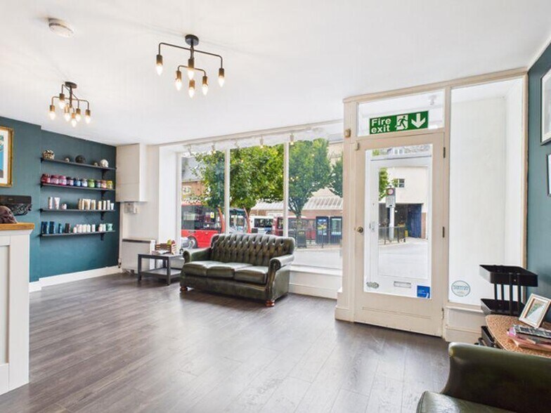 29 Blue St, Carmarthen for lease - Building Photo - Image 2 of 18