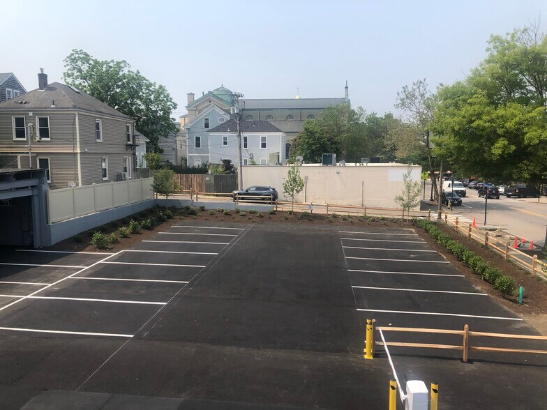 105 Broadway, Newport, RI for sale - Building Photo - Image 1 of 1