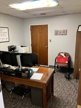 330 S 5th St, Enid, OK for lease Interior Photo- Image 2 of 6