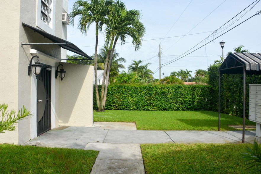 11520 NE 6th Ave, Biscayne Park, FL for sale - Building Photo - Image 2 of 9