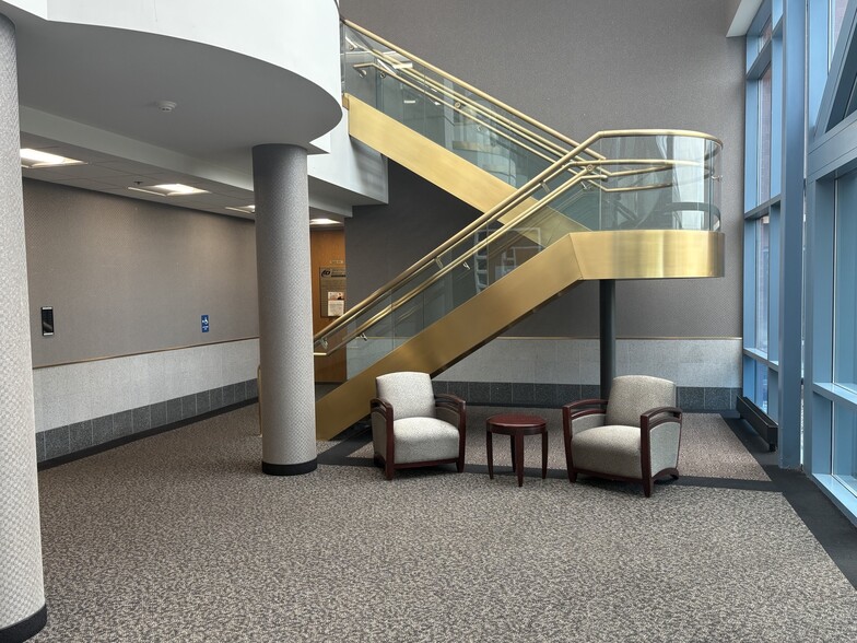 105 Raider Blvd, Hillsborough, NJ for lease - Lobby - Image 2 of 5