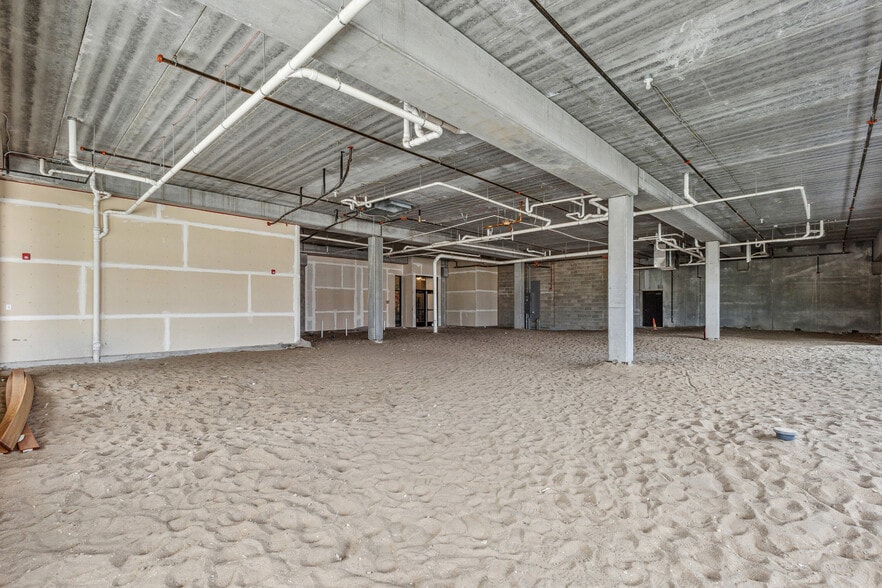 1001 Northern Pacific Ave, Fargo, ND for lease - Interior Photo - Image 2 of 5